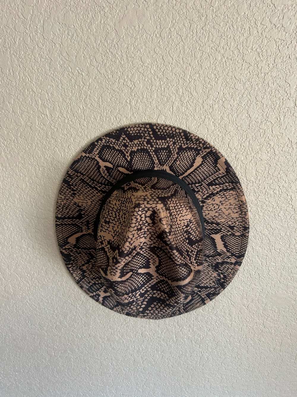 Like New Brown and Black Snake Skin Fedora Women’s - Picture 5 of 8